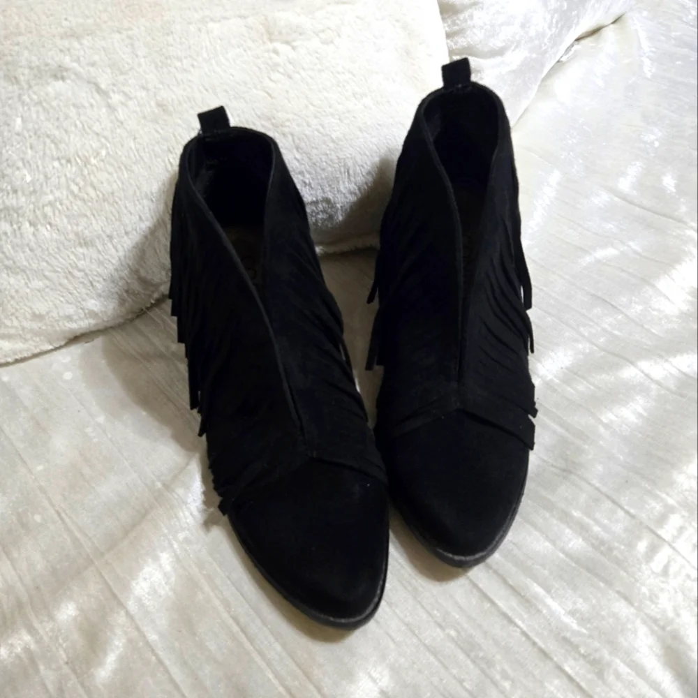 Coconuts by Matisse Black Faux Suede Fringe Booties Size 8